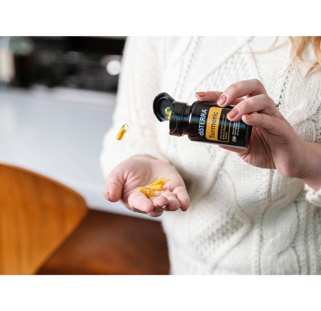 turmericcapsules lifestyle 975x642 eu v2